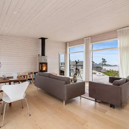 Seaside Escape - 10 Min To Ocean Feriehus Risør